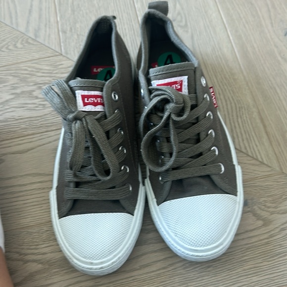 A pair of Levi’s shoes - Picture 2 of 4